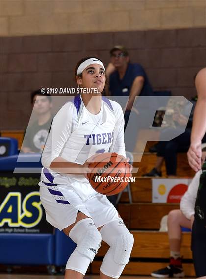 Thumbnail 3 in River Valley vs. Oroville (Chavez Christmas Classic) photogallery.