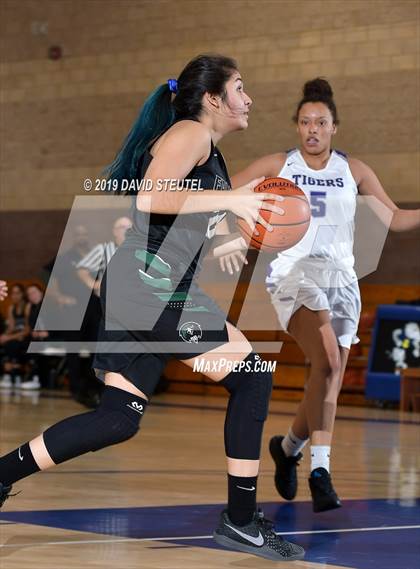 Thumbnail 2 in River Valley vs. Oroville (Chavez Christmas Classic) photogallery.