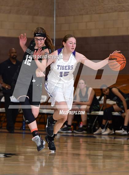 Thumbnail 2 in River Valley vs. Oroville (Chavez Christmas Classic) photogallery.
