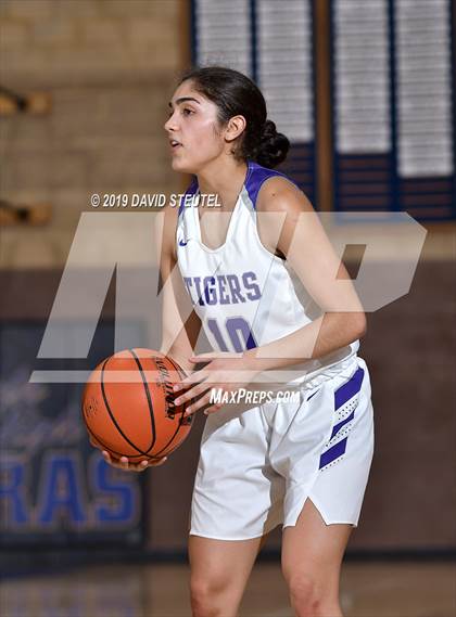 Thumbnail 3 in River Valley vs. Oroville (Chavez Christmas Classic) photogallery.