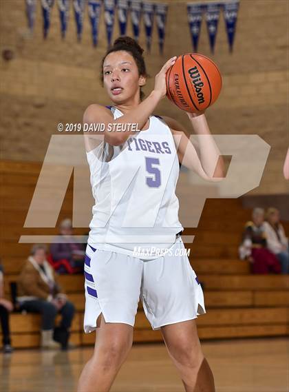 Thumbnail 1 in River Valley vs. Oroville (Chavez Christmas Classic) photogallery.