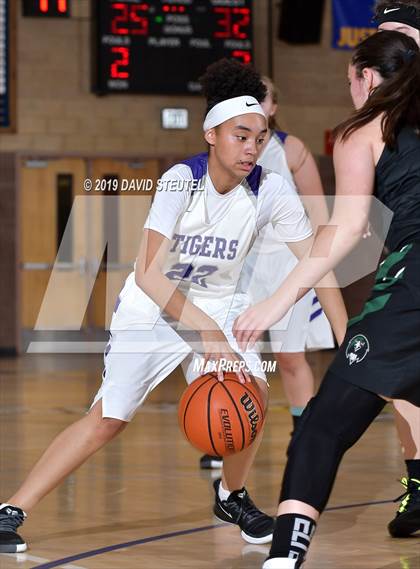Thumbnail 3 in River Valley vs. Oroville (Chavez Christmas Classic) photogallery.