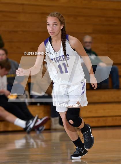 Thumbnail 1 in River Valley vs. Oroville (Chavez Christmas Classic) photogallery.