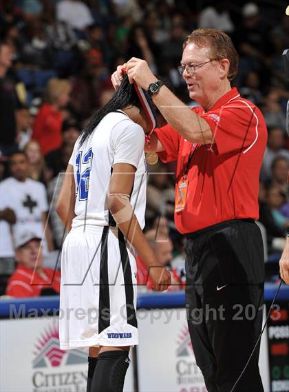 Thumbnail 1 in Windward vs. Mater Dei (CIF SoCal Regional Open Division Final) photogallery.