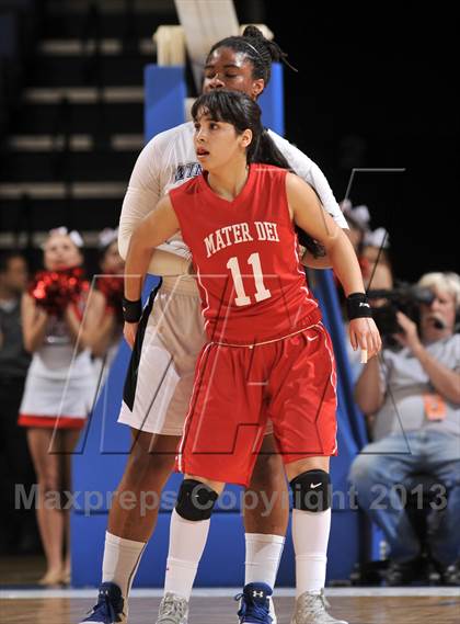 Thumbnail 2 in Windward vs. Mater Dei (CIF SoCal Regional Open Division Final) photogallery.