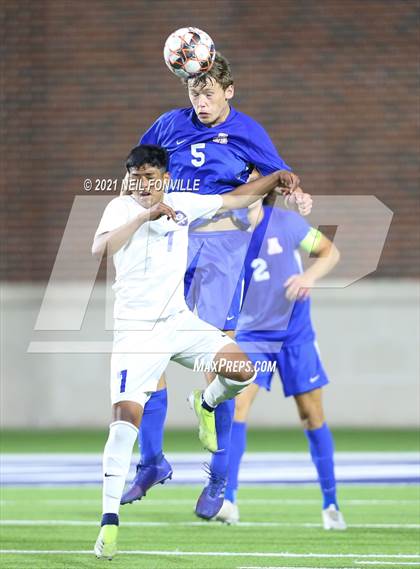 Thumbnail 2 in Grand Prairie vs. Allen (UIL 6A Area Playoff) photogallery.