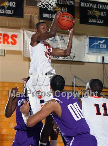 Thumbnail 3 in Whitney Young vs. Norfolk Christian (City of Palms Classic) photogallery.