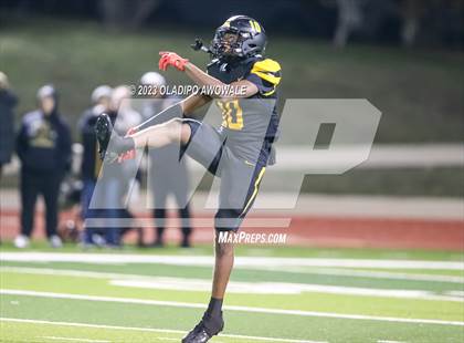 Thumbnail 3 in Forney vs. Lancaster (UIL Football 5A Division I Regional Final) photogallery.