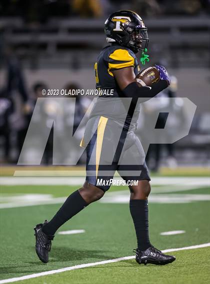 Thumbnail 1 in Forney vs. Lancaster (UIL Football 5A Division I Regional Final) photogallery.