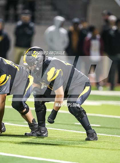 Thumbnail 3 in Forney vs. Lancaster (UIL Football 5A Division I Regional Final) photogallery.