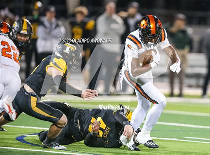 Thumbnail 2 in Forney vs. Lancaster (UIL Football 5A Division I Regional Final) photogallery.
