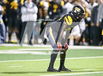 Thumbnail 3 in Forney vs. Lancaster (UIL Football 5A Division I Regional Final) photogallery.