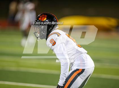 Thumbnail 3 in Forney vs. Lancaster (UIL Football 5A Division I Regional Final) photogallery.