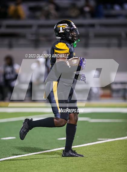 Thumbnail 2 in Forney vs. Lancaster (UIL Football 5A Division I Regional Final) photogallery.