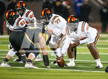 Thumbnail 3 in Forney vs. Lancaster (UIL Football 5A Division I Regional Final) photogallery.