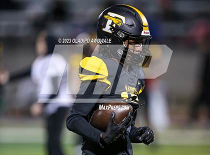 Thumbnail 1 in Forney vs. Lancaster (UIL Football 5A Division I Regional Final) photogallery.