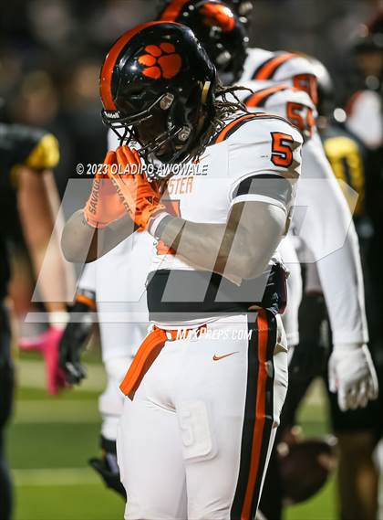 Thumbnail 2 in Forney vs. Lancaster (UIL Football 5A Division I Regional Final) photogallery.
