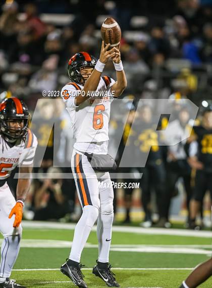 Thumbnail 1 in Forney vs. Lancaster (UIL Football 5A Division I Regional Final) photogallery.
