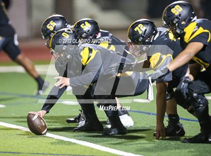 Thumbnail 3 in Forney vs. Lancaster (UIL Football 5A Division I Regional Final) photogallery.
