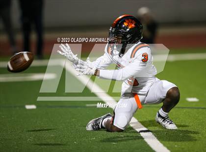 Thumbnail 1 in Forney vs. Lancaster (UIL Football 5A Division I Regional Final) photogallery.