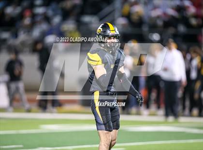 Thumbnail 3 in Forney vs. Lancaster (UIL Football 5A Division I Regional Final) photogallery.