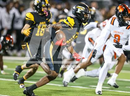 Thumbnail 3 in Forney vs. Lancaster (UIL Football 5A Division I Regional Final) photogallery.