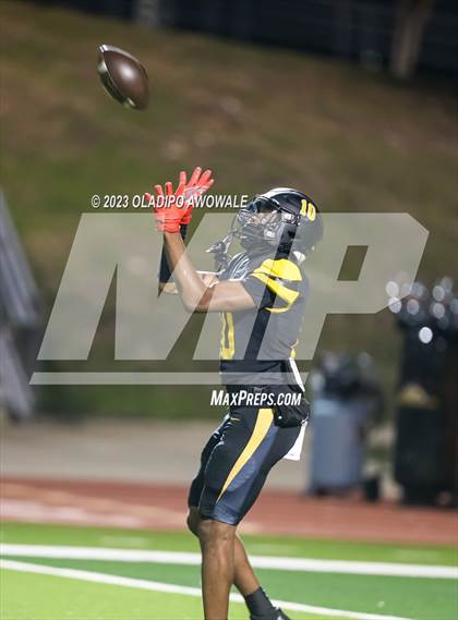 Thumbnail 3 in Forney vs. Lancaster (UIL Football 5A Division I Regional Final) photogallery.
