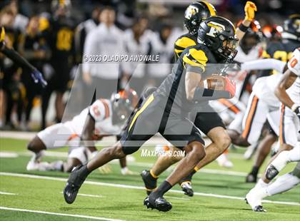 Thumbnail 2 in Forney vs. Lancaster (UIL Football 5A Division I Regional Final) photogallery.