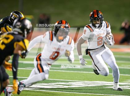 Thumbnail 1 in Forney vs. Lancaster (UIL Football 5A Division I Regional Final) photogallery.