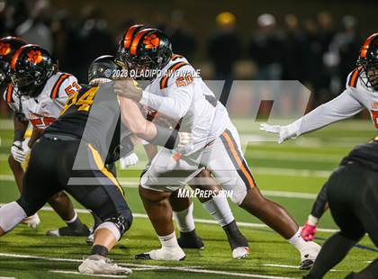 Thumbnail 2 in Forney vs. Lancaster (UIL Football 5A Division I Regional Final) photogallery.