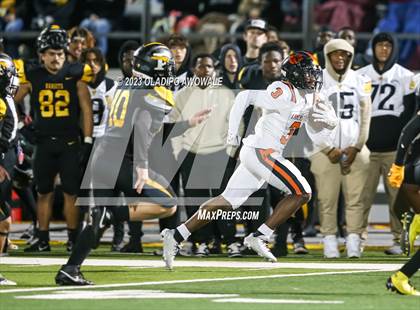 Thumbnail 3 in Forney vs. Lancaster (UIL Football 5A Division I Regional Final) photogallery.
