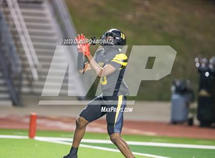 Thumbnail 2 in Forney vs. Lancaster (UIL Football 5A Division I Regional Final) photogallery.