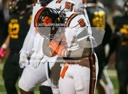 Thumbnail 1 in Forney vs. Lancaster (UIL Football 5A Division I Regional Final) photogallery.
