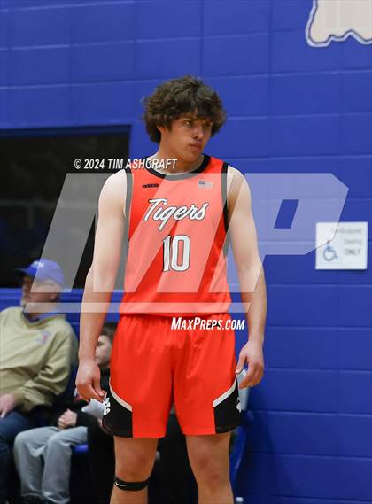 Thumbnail 1 in Lawrenceburg vs Greensburg (IHSAA 3A Section 29 Semifinal) photogallery.