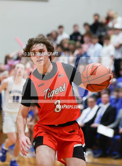 Thumbnail 1 in Lawrenceburg vs Greensburg (IHSAA 3A Section 29 Semifinal) photogallery.