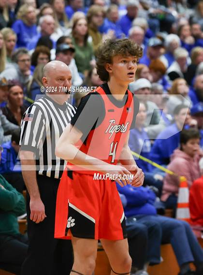 Thumbnail 2 in Lawrenceburg vs Greensburg (IHSAA 3A Section 29 Semifinal) photogallery.