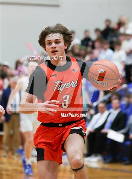 Thumbnail 2 in Lawrenceburg vs Greensburg (IHSAA 3A Section 29 Semifinal) photogallery.