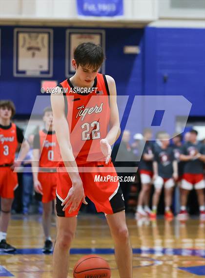 Thumbnail 1 in Lawrenceburg vs Greensburg (IHSAA 3A Section 29 Semifinal) photogallery.