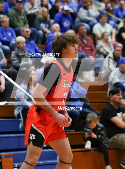 Thumbnail 3 in Lawrenceburg vs Greensburg (IHSAA 3A Section 29 Semifinal) photogallery.