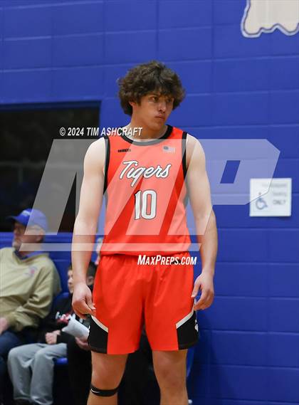 Thumbnail 2 in Lawrenceburg vs Greensburg (IHSAA 3A Section 29 Semifinal) photogallery.