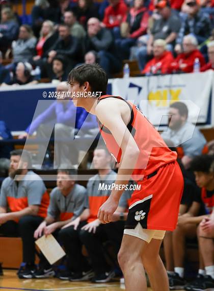 Thumbnail 3 in Lawrenceburg vs Greensburg (IHSAA 3A Section 29 Semifinal) photogallery.