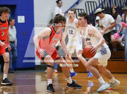 Thumbnail 3 in Lawrenceburg vs Greensburg (IHSAA 3A Section 29 Semifinal) photogallery.
