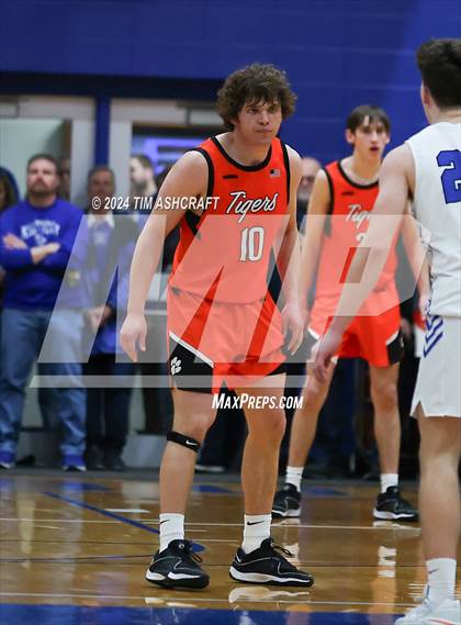 Thumbnail 1 in Lawrenceburg vs Greensburg (IHSAA 3A Section 29 Semifinal) photogallery.