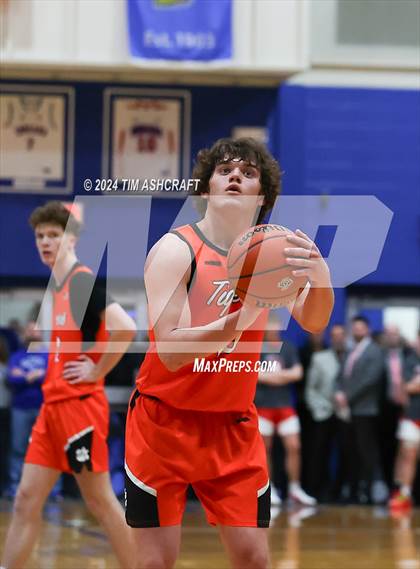 Thumbnail 3 in Lawrenceburg vs Greensburg (IHSAA 3A Section 29 Semifinal) photogallery.