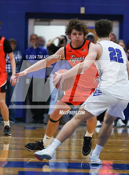 Thumbnail 3 in Lawrenceburg vs Greensburg (IHSAA 3A Section 29 Semifinal) photogallery.