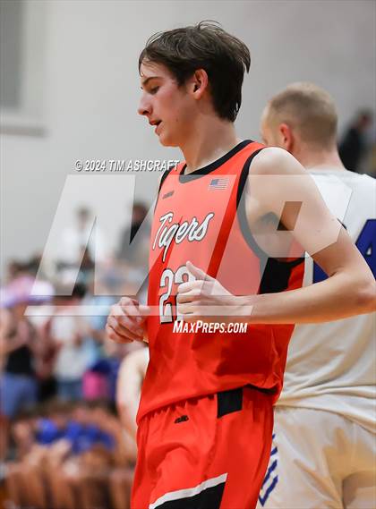 Thumbnail 1 in Lawrenceburg vs Greensburg (IHSAA 3A Section 29 Semifinal) photogallery.