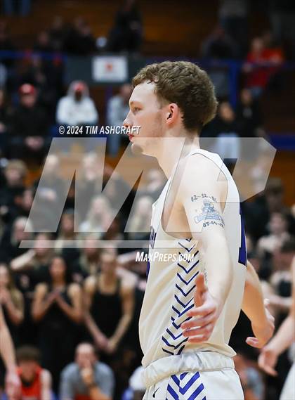 Thumbnail 3 in Lawrenceburg vs Greensburg (IHSAA 3A Section 29 Semifinal) photogallery.