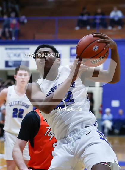 Thumbnail 2 in Lawrenceburg vs Greensburg (IHSAA 3A Section 29 Semifinal) photogallery.