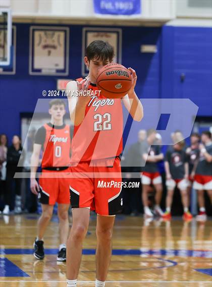 Thumbnail 2 in Lawrenceburg vs Greensburg (IHSAA 3A Section 29 Semifinal) photogallery.
