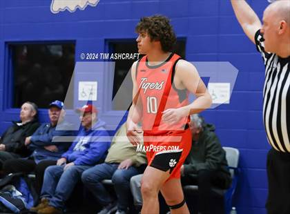 Thumbnail 3 in Lawrenceburg vs Greensburg (IHSAA 3A Section 29 Semifinal) photogallery.